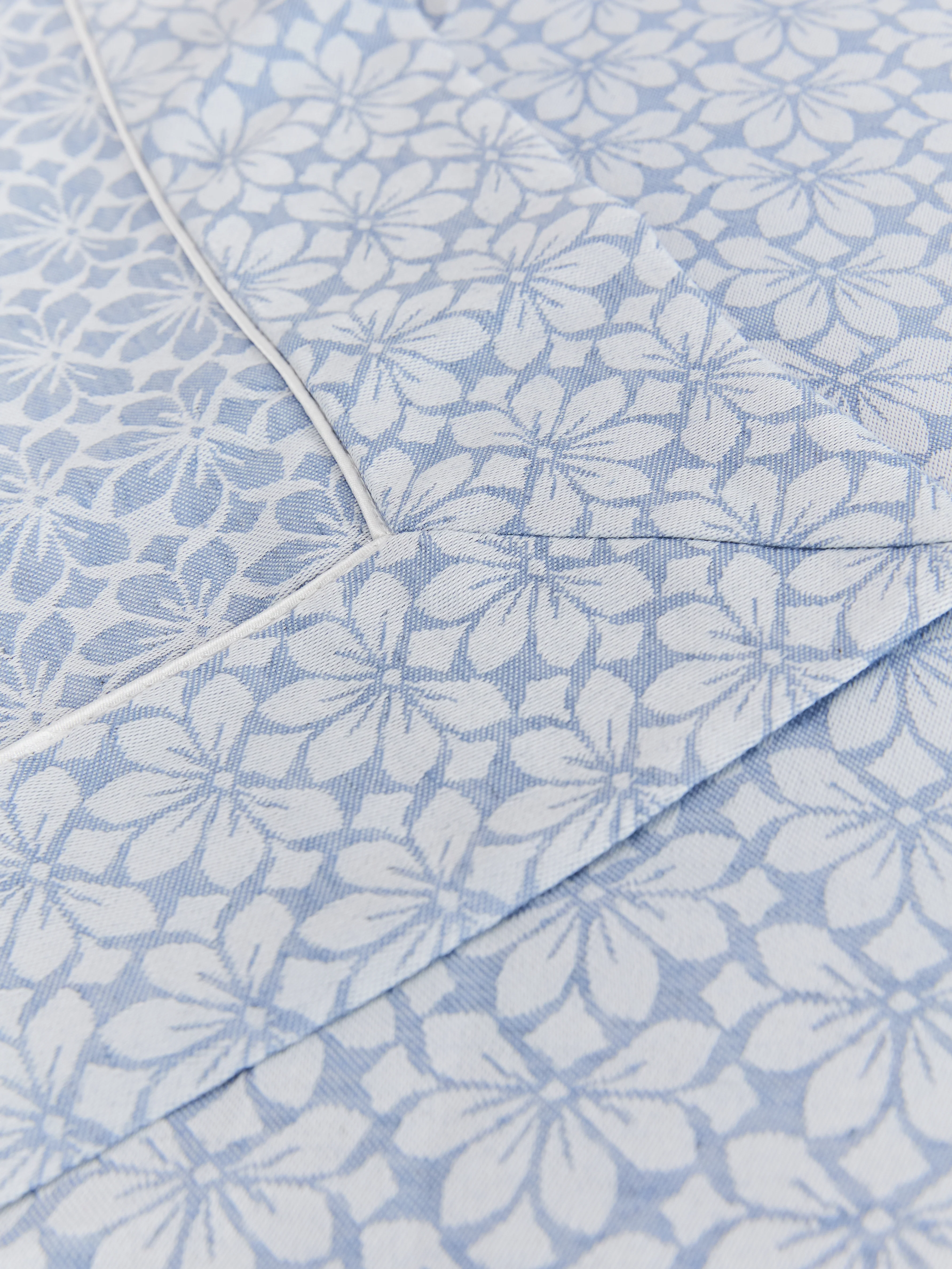 מפת שולחן Blue Floral Jacquard - Image 5